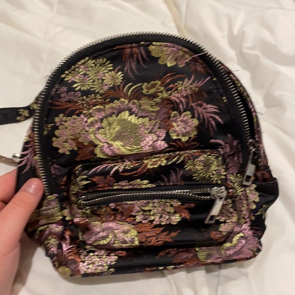 Mini back pack - Picture 2 of 3
